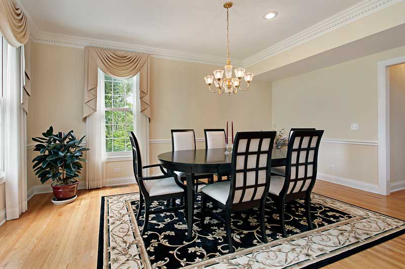 How Big Should a Dining Room Rug Be