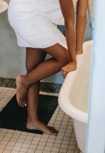 10 Best Non-Slip Bathroom Rugs For The Elderly - THERUGSGAL.COM